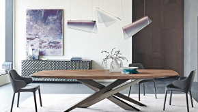 Деревянный стол Lancer - это новейшая модель от @cattelanitalia
