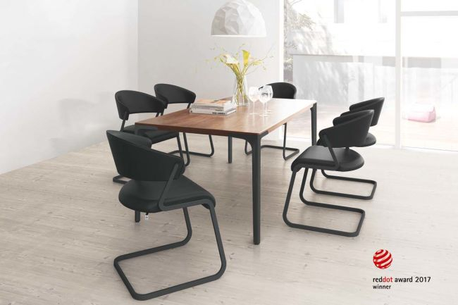 Black Edition Set with 4 free-swinging chairs